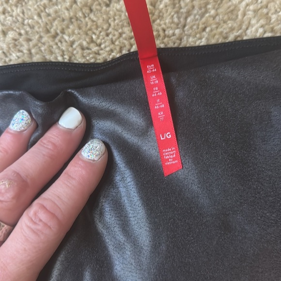 NWT SPANX leather like leggings - Picture 4 of 4